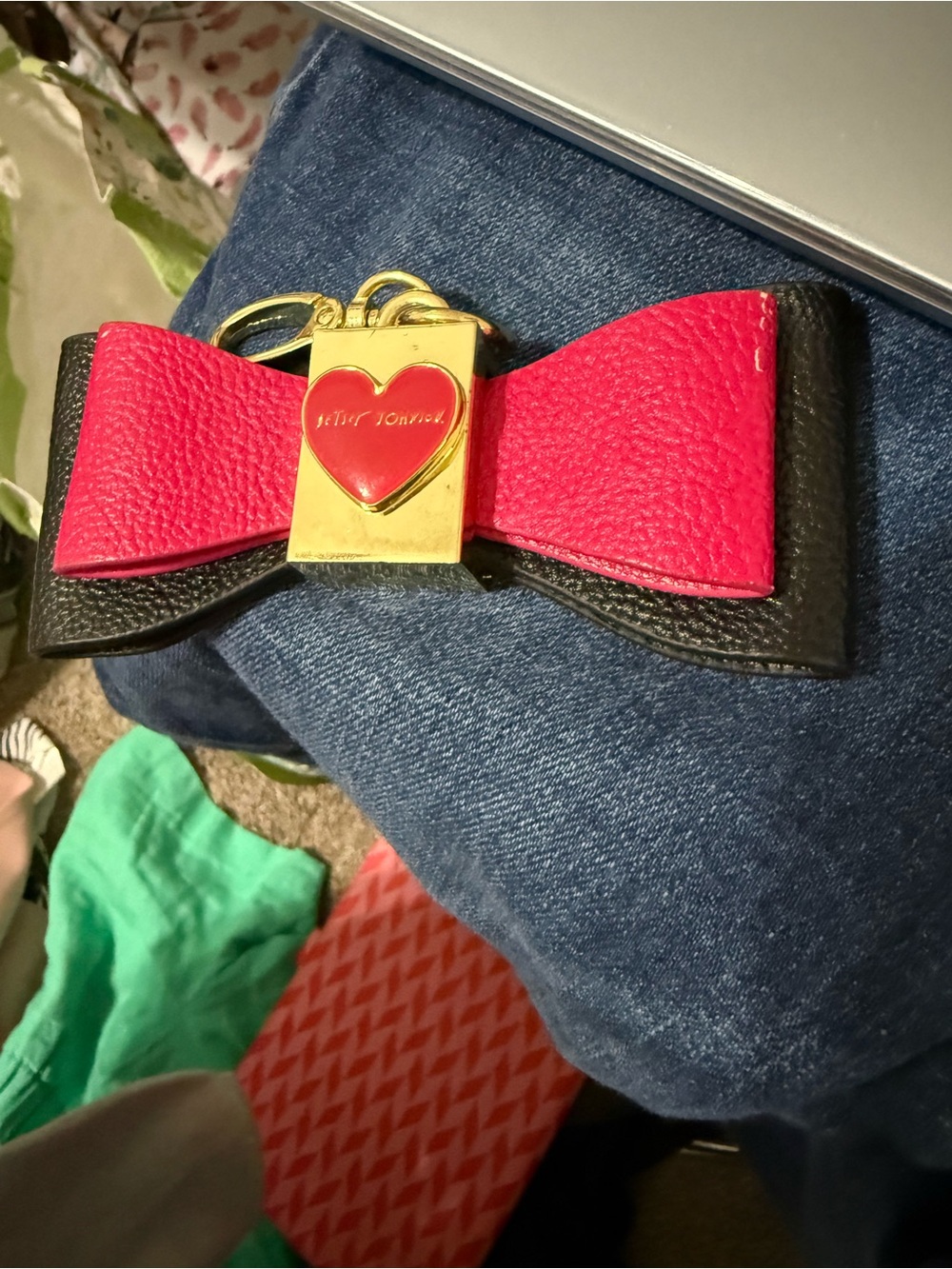 Betsey Johnson Hot Pink and Black Bow Key & Card Holder with Gold Heart Plate
